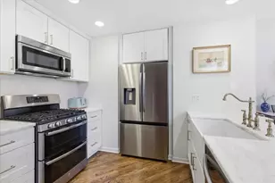 2943 N Lincoln Ave, Chicago, IL 60657 - Photo 10