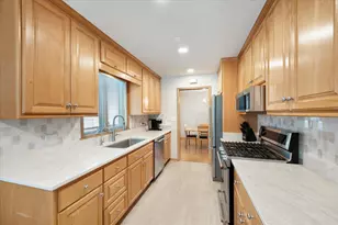 878 S Parkside Ave, Elmhurst, IL 60126 - Photo 10