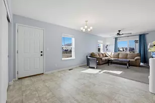 656 Vine St, Hampshire, IL 60140 - Photo 6