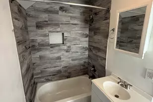 111 Center Ave, Aurora, IL 60505 - Photo 4