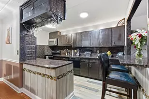 1060 N Farnsworth Ave, Aurora, IL 60505 - Photo 4