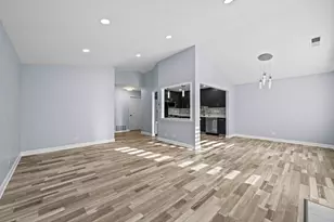 52 Brookston Dr, Schaumburg, IL 60193 - Photo 2