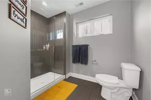 219 N Clinton Ave, Elmhurst, IL 60126 - Photo 34