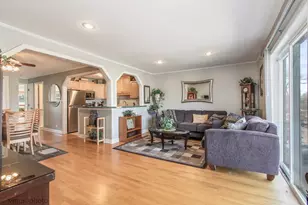 2413 Randall Ln, Arlington Heights, IL 60004 - Photo 2