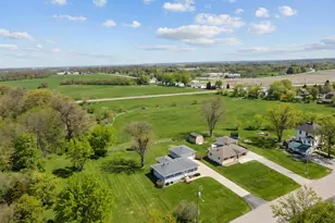 274 W Center St, Burlington, IL 60109 - Photo 4