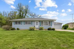 274 W Center St, Burlington, IL 60109 - Photo 1