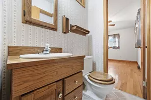 274 W Center St, Burlington, IL 60109 - Photo 24