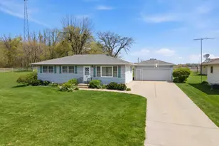 274 W Center St, Burlington, IL 60109 - Photo 36