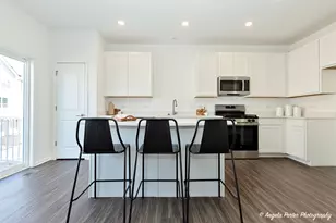 402 Neubauer Circle, Lindenhurst, IL 60046 - Photo 14