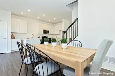 402 Neubauer Circle, Lindenhurst, IL 60046 - Photo 16