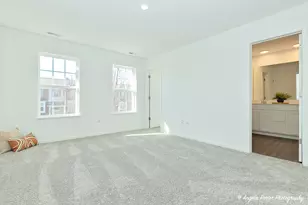 402 Neubauer Circle, Lindenhurst, IL 60046 - Photo 18