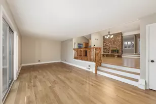 2010 Carriage Hill Rd, Lisle, IL 60532 - Photo 6