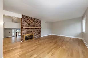 2010 Carriage Hill Rd, Lisle, IL 60532 - Photo 8