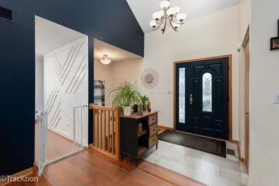 907 E Broadway Avenue, Winthrop Harbor, IL 60096 - Photo 2