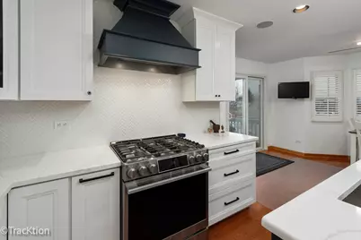 907 E Broadway Avenue, Winthrop Harbor, IL 60096 - Photo 10