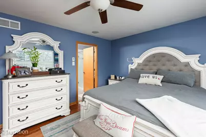 907 E Broadway Avenue, Winthrop Harbor, IL 60096 - Photo 14