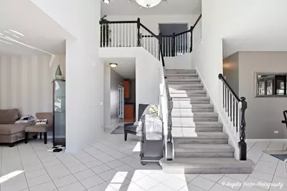 9 Laurel Valley Court, Lake in the Hills, IL 60156 - Photo 4