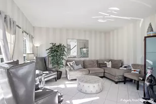 9 Laurel Valley Ct, Lake in the Hills, IL 60156 - Photo 6