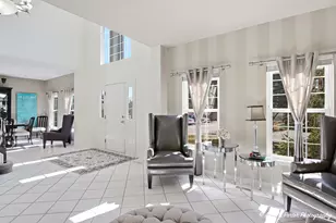 9 Laurel Valley Ct, Lake in the Hills, IL 60156 - Photo 8