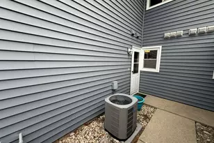 34326 N Birch Ln, Gurnee, IL 60031 - Photo 2