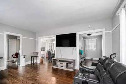 1017 W Highland Avenue, Elgin, IL 60123 - Photo 6