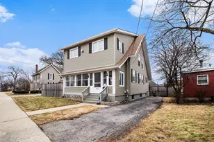 1017 W Highland Ave, Elgin, IL 60123 - Photo 2