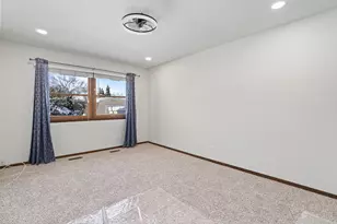 120 S Staffire Dr, Schaumburg, IL 60193 - Photo 14