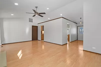 120 S Staffire Drive, Schaumburg, IL 60193 - Photo 10