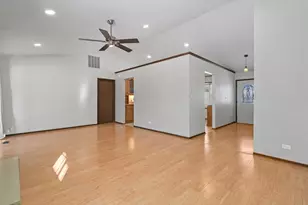 120 S Staffire Dr, Schaumburg, IL 60193 - Photo 10