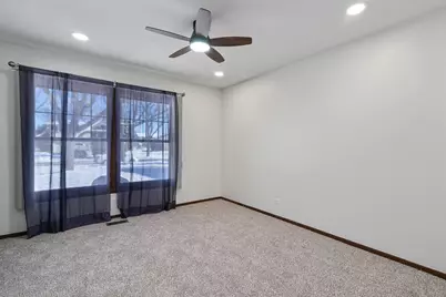 120 S Staffire Drive, Schaumburg, IL 60193 - Photo 18