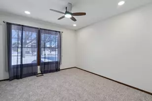 120 S Staffire Dr, Schaumburg, IL 60193 - Photo 18