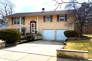855 E Patten Dr, Palatine, IL 60074 - Photo 2