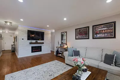 4838 Howard Street #405, Skokie, IL 60077 - Photo 4