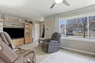 204 N Wabasso St, Minooka, IL 60447 - Photo 6