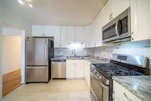 7020 Barrington Ct, Woodridge, IL 60517 - Photo 8