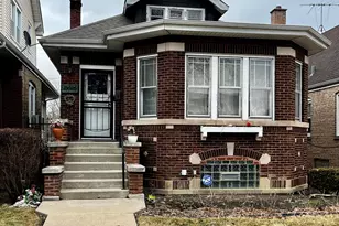 10605 S Eggleston Ave, Chicago, IL 60628 - Photo 1