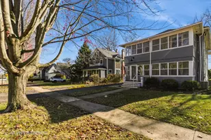 329 W Maple Ave, Libertyville, IL 60048 - Photo 1