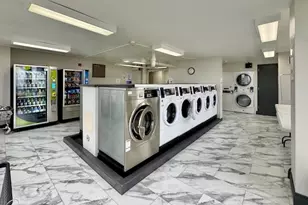 100 E Walton St, Chicago, IL 60611 - Photo 18