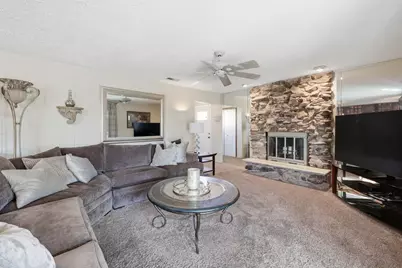 715 Pinecroft Drive, Roselle, IL 60172 - Photo 12