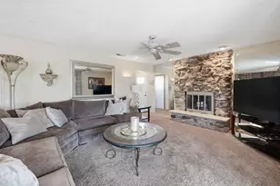 715 Pinecroft Dr, Roselle, IL 60172 - Photo 12