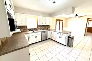 1867 Gragg St, Centralia, IL 62801 - Photo 8