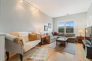 3801 N Clark St, Chicago, IL 60613 - Photo 18