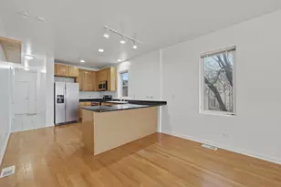 214 E 37th St, Chicago, IL 60653 - Photo 6