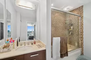 500 W Superior St, Chicago, IL 60654 - Photo 8