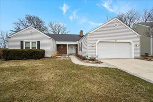 32 Dunham Pl, Saint Charles, IL 60174 - Photo 1