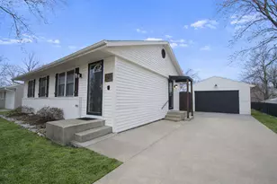 617 Orchard St, Dixon, IL 61021 - Photo 2