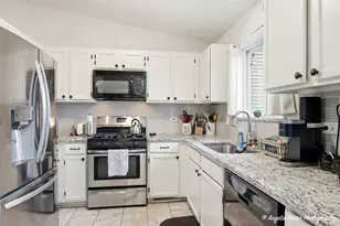 2366 Scott Ct, Round Lake Beach, IL 60073 - Photo 10