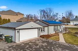 100 Pratt Blvd, Roselle, IL 60172 - Photo 2