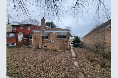 9614 S Maplewood Avenue, Evergreen Park, IL 60805 - Photo 2