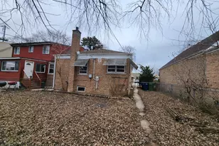 9614 S Maplewood Ave, Evergreen Park, IL 60805 - Photo 2